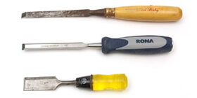 Ciseaux à bois - Plusieurs utilisations des ciseaux à bois peuvent être remplacées par l'utilisation de la toupie électrique ou de l'outil rotatif DREMEL. Ciseaux à bois - Plusieurs utilisations des ciseaux à bois peuvent être remplacées par l'utilisation de la toupie électrique ou de l'outil rotatif DREMEL.