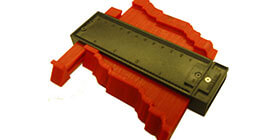 Peigne à moulures - Sert à relever des profils. Peigne à moulures - Sert à relever des profils.