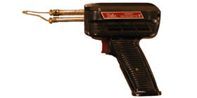 Pistolet à souder (PS) - Le pistolet peut aussi servir à faire fondre des matières plastiques thermoplastiques pour les marier ensemble ou à découper les plastiques thermodurcissables. Utiliser dans un endroit bien aéré en raison des vapeurs générées par le chauffage.<br />
<br />
AVERTISSEMENT : Vous devez fournir le plomb ainsi que la pâte à flux nécessaire à la soudure. Pistolet à souder (PS) - Le pistolet peut aussi servir à faire fondre des matières plastiques thermoplastiques pour les marier ensemble ou à découper les plastiques thermodurcissables. Utiliser dans un endroit bien aéré en raison des vapeurs générées par le chauffage.<br />
<br />
AVERTISSEMENT : Vous devez fournir le plomb ainsi que la pâte à flux nécessaire à la soudure.